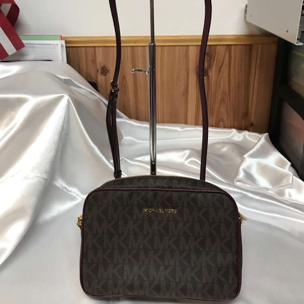 MK CROSSBODY.